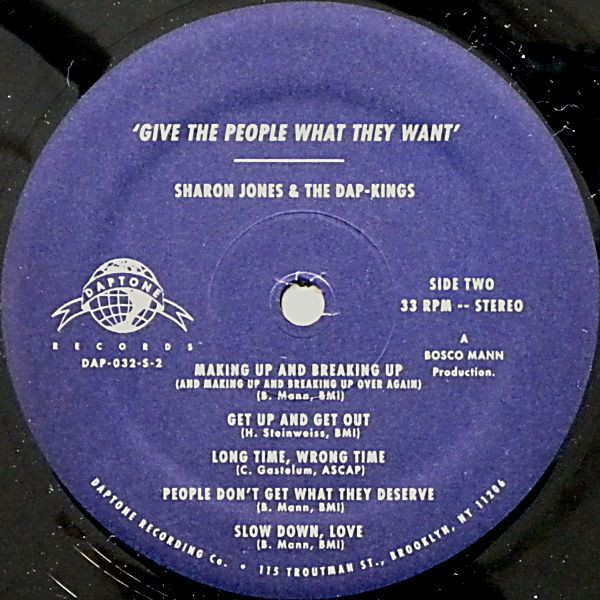 Sharon Jones & The Dap-Kings - Give The People What They Want | Daptone Records (DAP-032) - 4