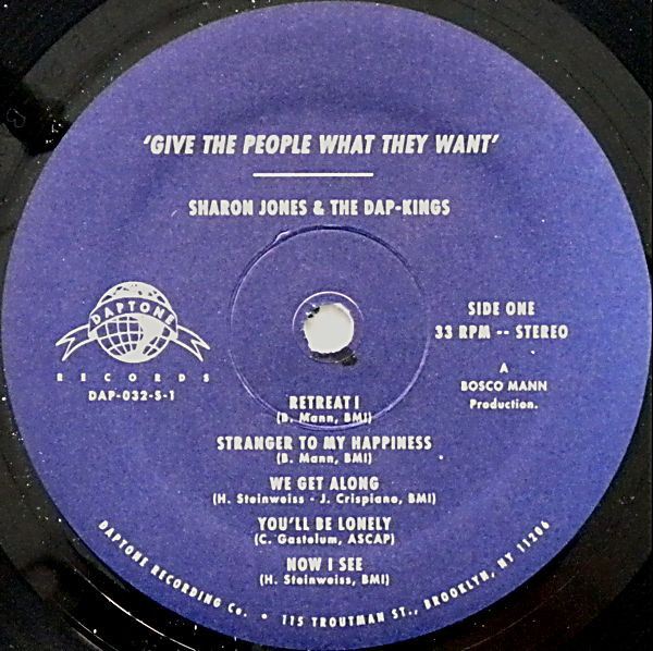 Sharon Jones & The Dap-Kings - Give The People What They Want | Daptone Records (DAP-032) - 3