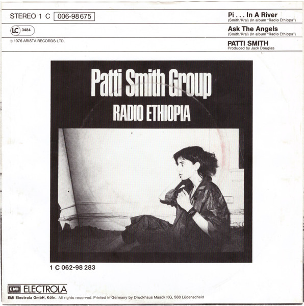 Patti Smith - Pi.... In A River | Arista (1C 006-98 675) - 2
