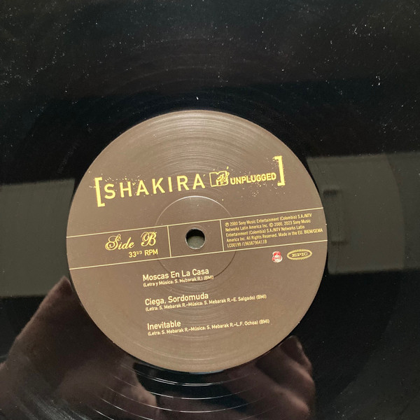 Shakira - MTV Unplugged | Epic (19658796411) - 4