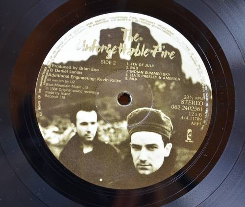 U2 - The Unforgettable Fire | Island Records (062-2402561) - 4