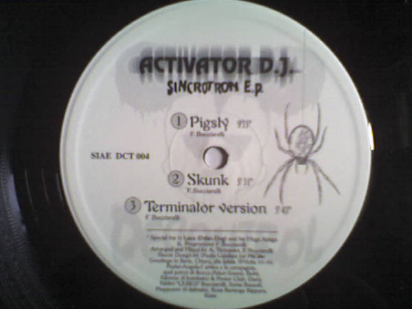 Activator DJ - Sincrotron E.P. | Decontrol Records (DCT 004) - 3