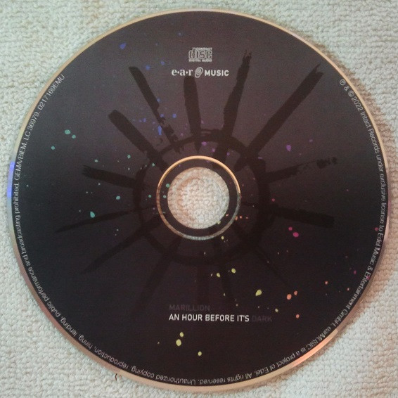 Marillion - An Hour Before It's Dark | Ear Music (0217169EMU) - 3 Marillion - An Hour Before It's Dark | Ear Music (0217169EMU) - 3