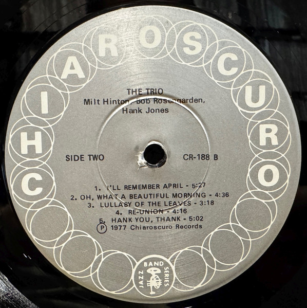 Milt Hinton / Bobby Rosengarden / Hank Jones - The Trio | Chiaroscuro Records (CR 188) - 4 Milt Hinton / Bobby Rosengarden / Hank Jones - The Trio | Chiaroscuro Records (CR 188) - 4