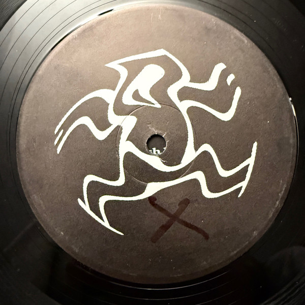 Brother Brown Featuring Frank'ee - Under The Water | Yoshitoshi Recordings (YR036)
