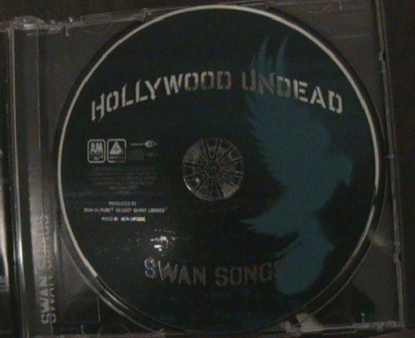 Hollywood Undead - Swan Songs | A&M Octone Records (UICA-1051) - 4 Hollywood Undead - Swan Songs | A&M Octone Records (UICA-1051) - 4