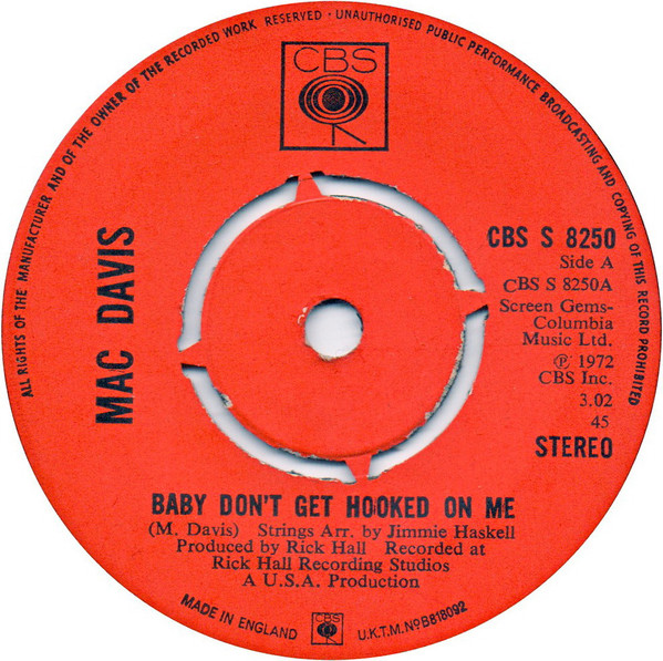 Mac Davis - Baby Don't Get Hooked On Me | CBS (CBS S 8250) - main