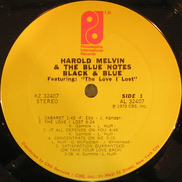 Harold Melvin And The Blue Notes - Black & Blue Featuring: The Love I Lost | Philadelphia International Records (KZ 32407) - 4