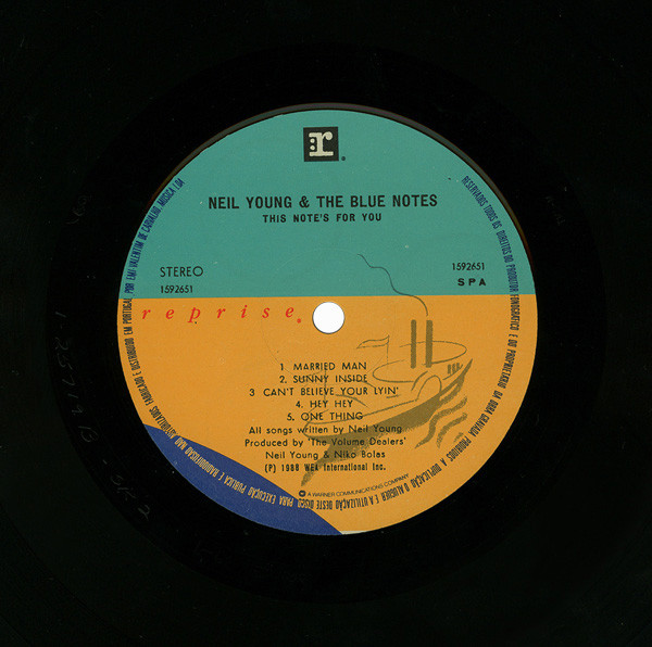 Neil Young & The Bluenotes - This Note's For You | Reprise Records (1592651) - 2