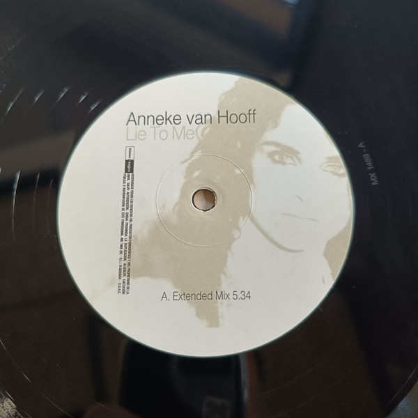 Anneke Van Hooff - Lie To Me | Blanco Y Negro (MX 1469) - 3 Anneke Van Hooff - Lie To Me | Blanco Y Negro (MX 1469) - 3