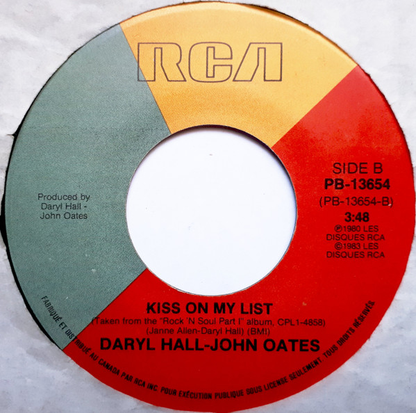 Daryl Hall & John Oates - Say It Isn't So / Kiss On My List (7") [Vinyl] | RCA (PB-13654) - 4