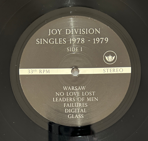 Joy Division - Singles 1978-1979 LP | Transmission Records (IC 051880) - 3 Joy Division - Singles 1978-1979 LP | Transmission Records (IC 051880) - 3
