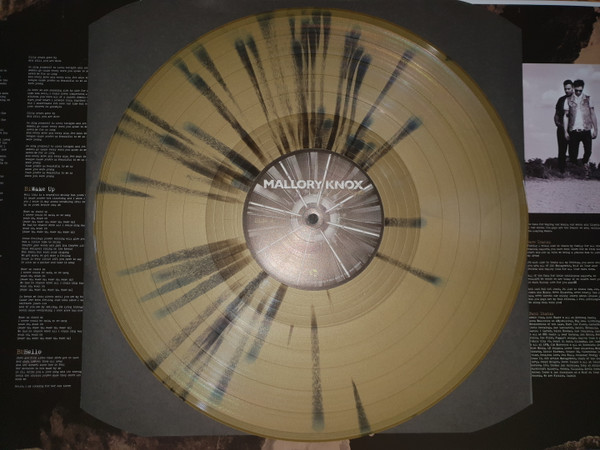 Mallory Knox - Signals | A Wolf At Your Door Records (WYDLP046) - 4