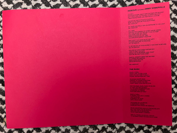 Oliver Sim - Hideous | Young (YO291SPE) - 2