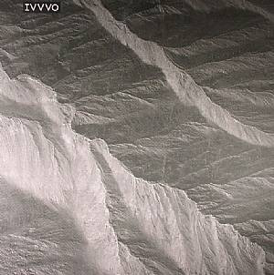 IVVVO - Light Moving | Fourth Wave (4TH013) - main