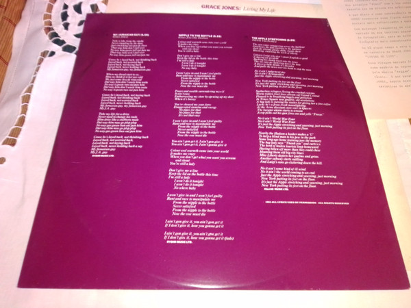 Grace Jones - Living My Life | Island Records (5204 753) - 3