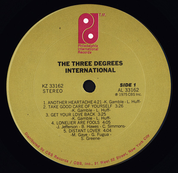 The Three Degrees - International | Philadelphia International Records (KZ 33162) - 3 The Three Degrees - International | Philadelphia International Records (KZ 33162) - 3