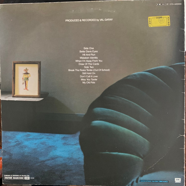 Kim Carnes - Mistaken Identity | EMI America (2C 070-400008) - 2