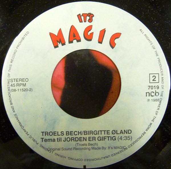 Troels Bech - Plastic Boobies / Tema Til Jorden Er Giftig | It's Magic (7019) - 4