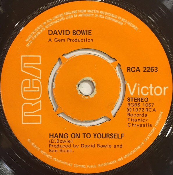 David Bowie - John, I'm Only Dancing / Hang On To Yourself | RCA Victor (RCA 2263) - 2
