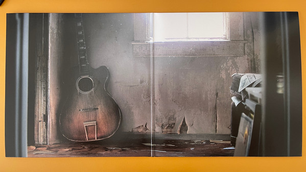 Gustavo Santaolalla / Mac Quayle - The Last Of Us Part II | Sony Classical (19439823091) - 3 Gustavo Santaolalla / Mac Quayle - The Last Of Us Part II | Sony Classical (19439823091) - 3
