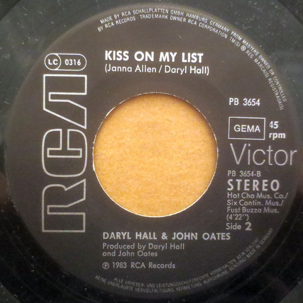 Daryl Hall & John Oates - Say It Isn't So / Kiss On My List | RCA (PB 3654) - 4