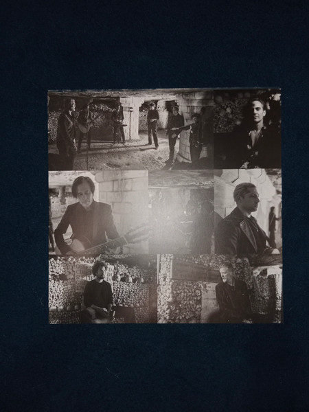 Queens Of The Stone Age - Alive In The Catacombs | Matador (OLE2142LPE) - 3