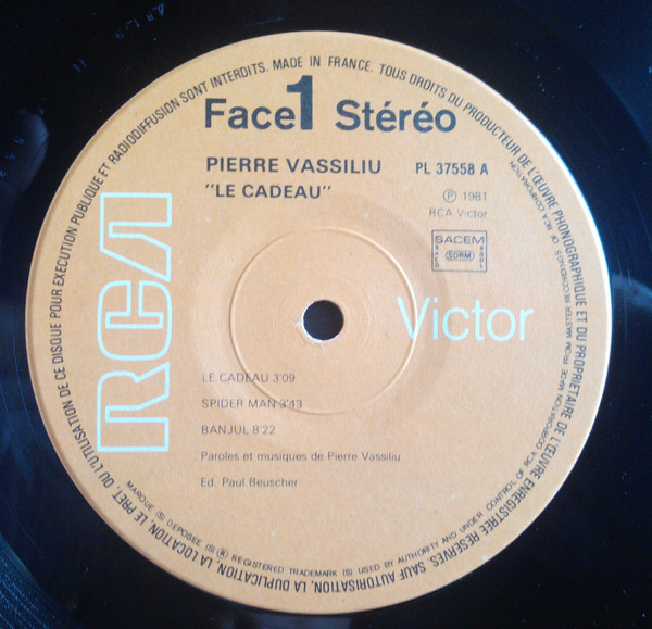 Pierre Vassiliu - Le Cadeau | RCA Victor (PL 37558) - 3 Pierre Vassiliu - Le Cadeau | RCA Victor (PL 37558) - 3