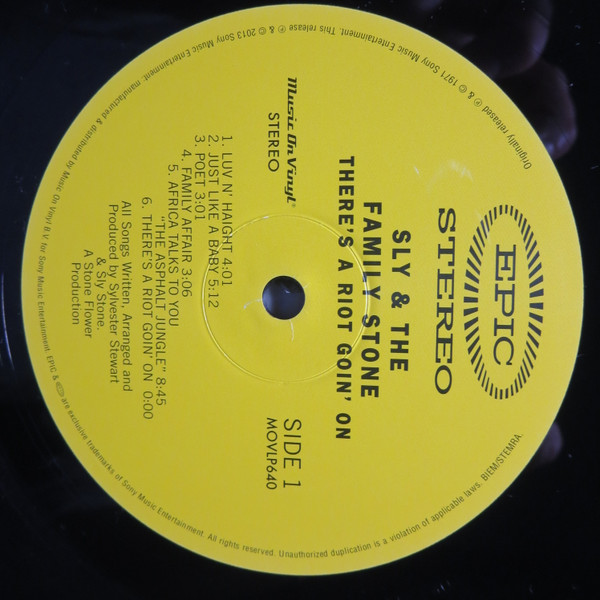 Sly & The Family Stone - There's A Riot Goin' On | Music On Vinyl (MOVLP 640) - 2