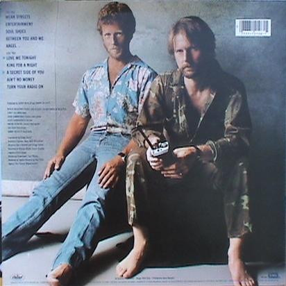 Roger McGuinn / Chris Hillman - McGuinn-Hillman | Capitol Records (SOO-12108) - 2 Roger McGuinn / Chris Hillman - McGuinn-Hillman | Capitol Records (SOO-12108) - 2