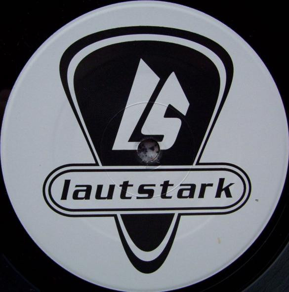 Karrera 7 - Atom Bomb | Lautstark (004) - 2