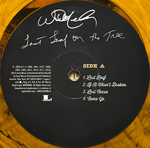 Willie Nelson - Last Leaf On The Tree | Legacy (19802836881) - 3 Willie Nelson - Last Leaf On The Tree | Legacy (19802836881) - 3