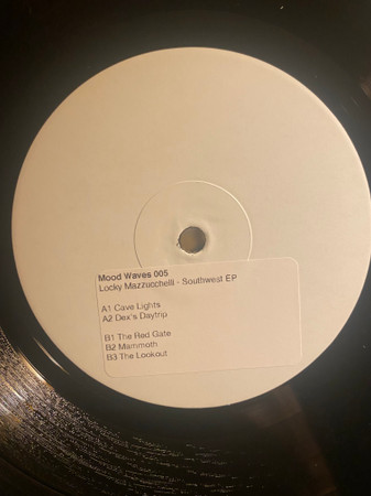 Locky Mazzucchelli - Southwest EP | Mood Waves (MW005) - 2 Locky Mazzucchelli - Southwest EP | Mood Waves (MW005) - 2