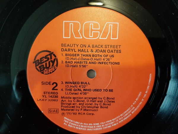 Daryl Hall & John Oates - Beauty On A Back Street | RCA (YL 14230) - 4