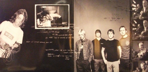 Foo Fighters - Greatest Hits | Roswell Records (88697-36921-1) - 2 Foo Fighters - Greatest Hits | Roswell Records (88697-36921-1) - 2