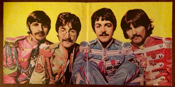 The Beatles - Sgt. Pepper's Lonely Hearts Club Band | Parlophone (8E 072 04177) - 3
