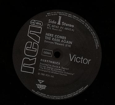 Eurythmics - Here Comes The Rain Again | RCA Victor (PC 68142) - 3