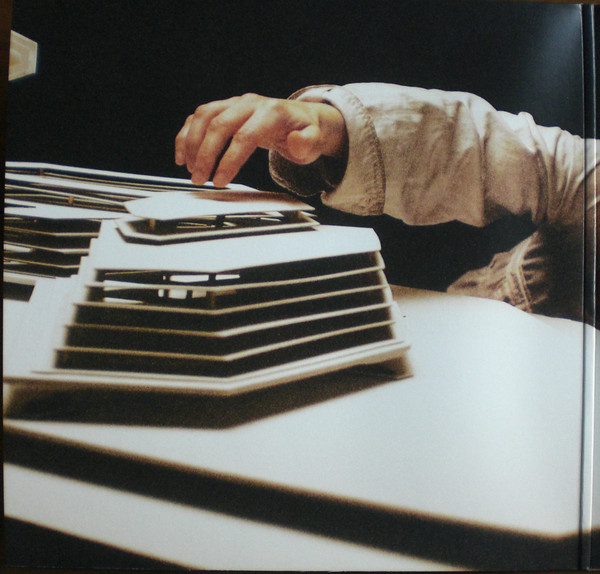 Arctic Monkeys - Tranquility Base Hotel + Casino LP | Domino (WIGLP339) - 2 Arctic Monkeys - Tranquility Base Hotel + Casino LP | Domino (WIGLP339) - 2