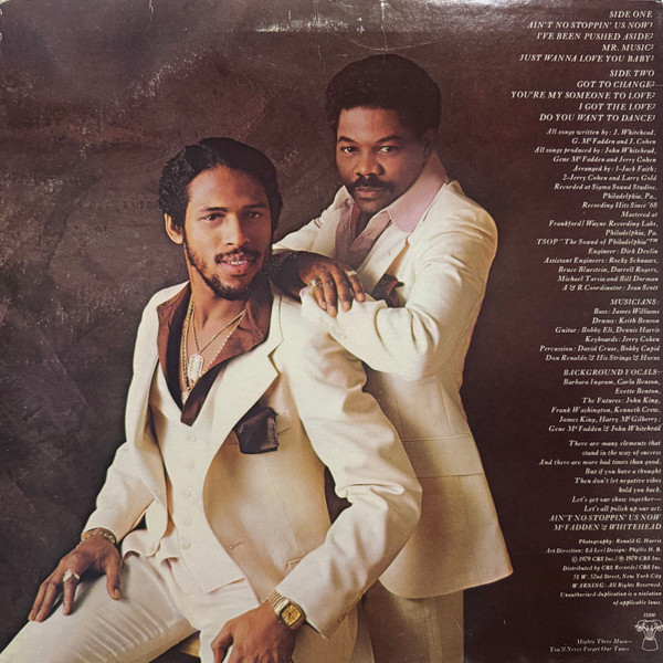 McFadden & Whitehead - McFadden & Whitehead | Philadelphia International Records (JZ 35800) - 2 McFadden & Whitehead - McFadden & Whitehead | Philadelphia International Records (JZ 35800) - 2