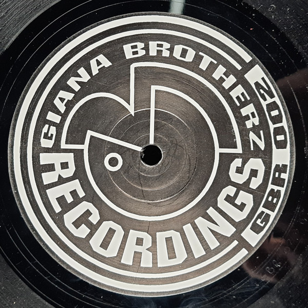 Flesch / Polarity & Shroombab - Crossed Roots (Rmx) | Giana Brotherz Recordings (GBR 002) - 4