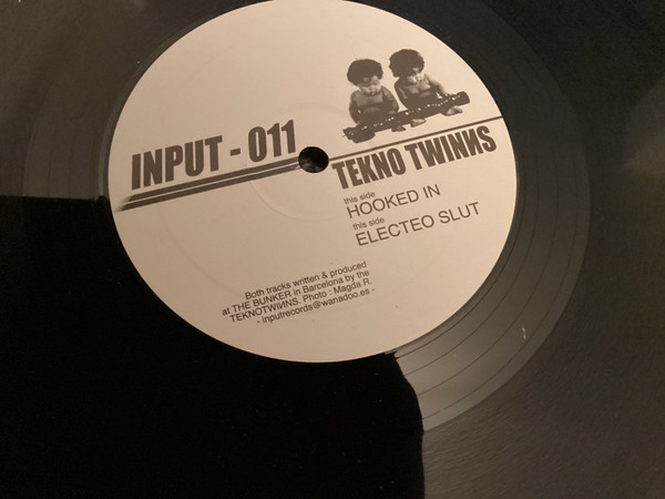 Tekno Twins - Hooked In | Input Records (11INPUTV) - 2