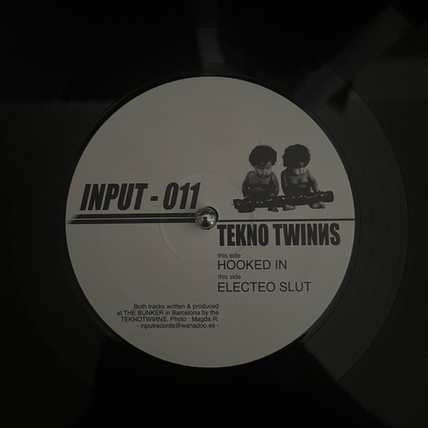 Tekno Twins - Hooked In | Input Records (11INPUTV) - main